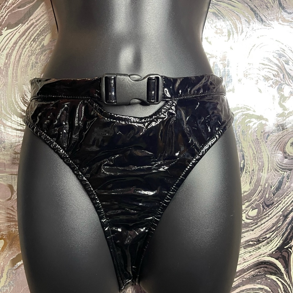 Rave booty buckle up thong